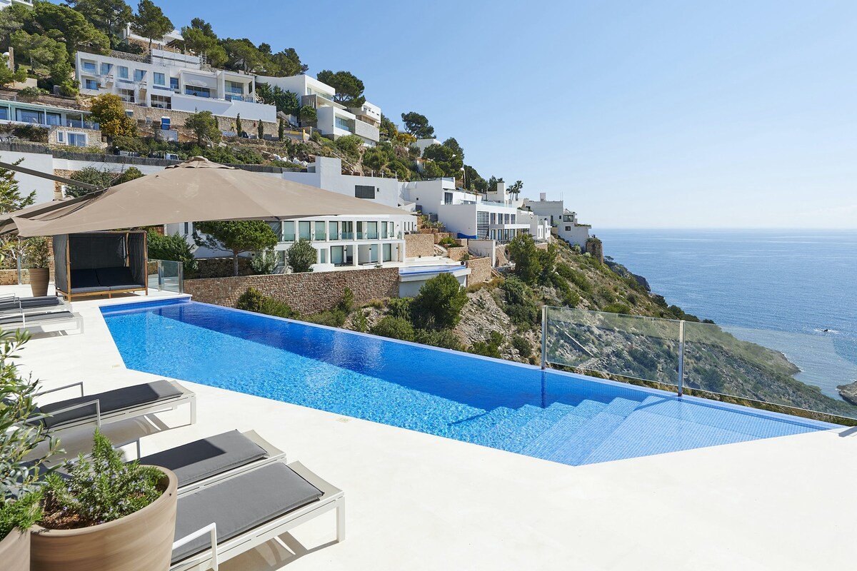 Sea views- Infinity pool- 10 minutes Ibiza Town