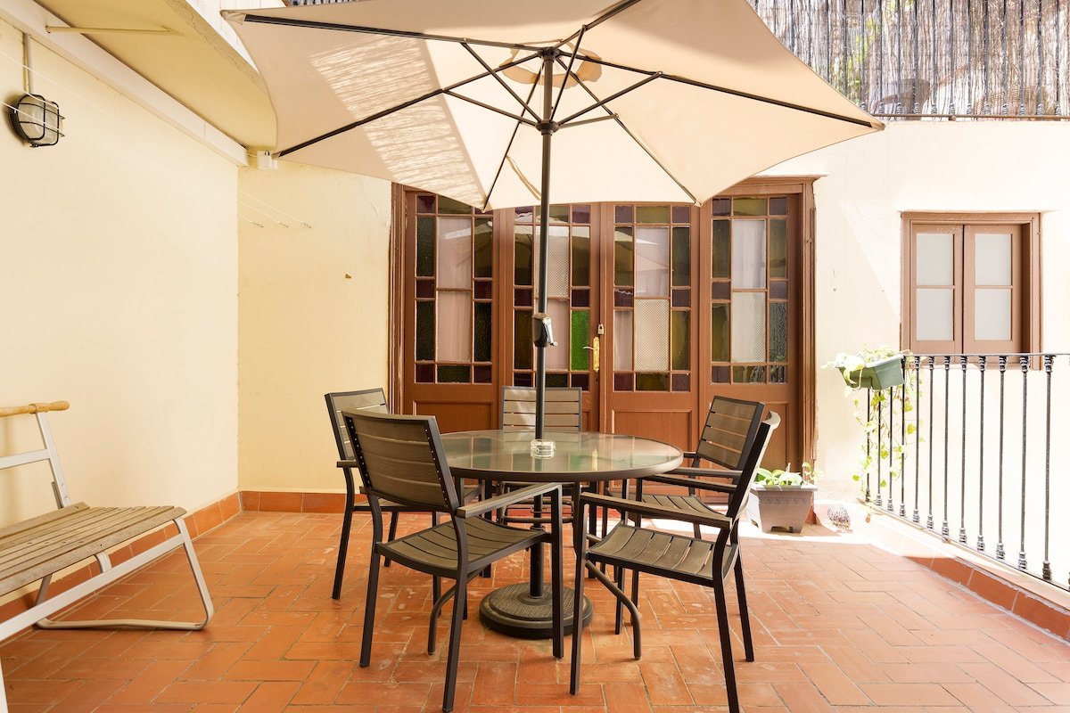 Apt. w/ PATIO, 3 Bedrs, 2 Bathrs & AC (7 adults) gallery image 4