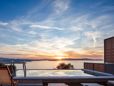 Omnia Villa I – Heated* pool & stunning seaview!