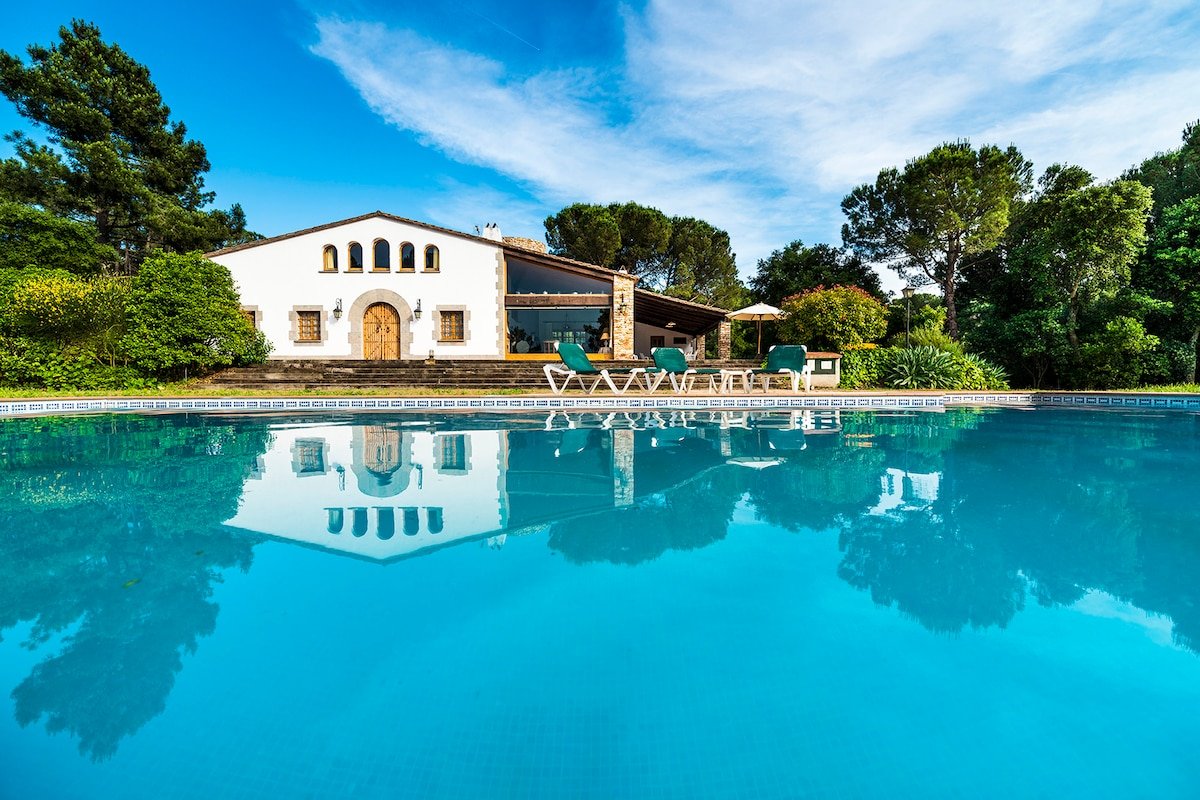 Mas Ginestera – Exclusiva Masia en Llambilles gallery image 2