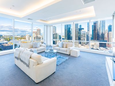 Penthouse 3 bdrm amazing views opposite casino