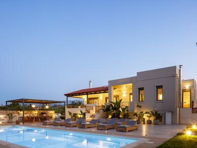 Villa Aviana,Free heated pool, BBQ,Seaview,Privacy