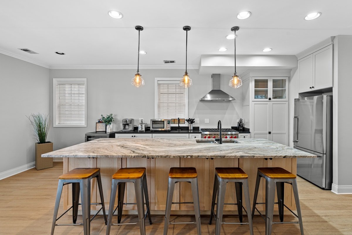 Luxury 6BD/5BTH + Roofdeck – Downtown Chicago! gallery image 3