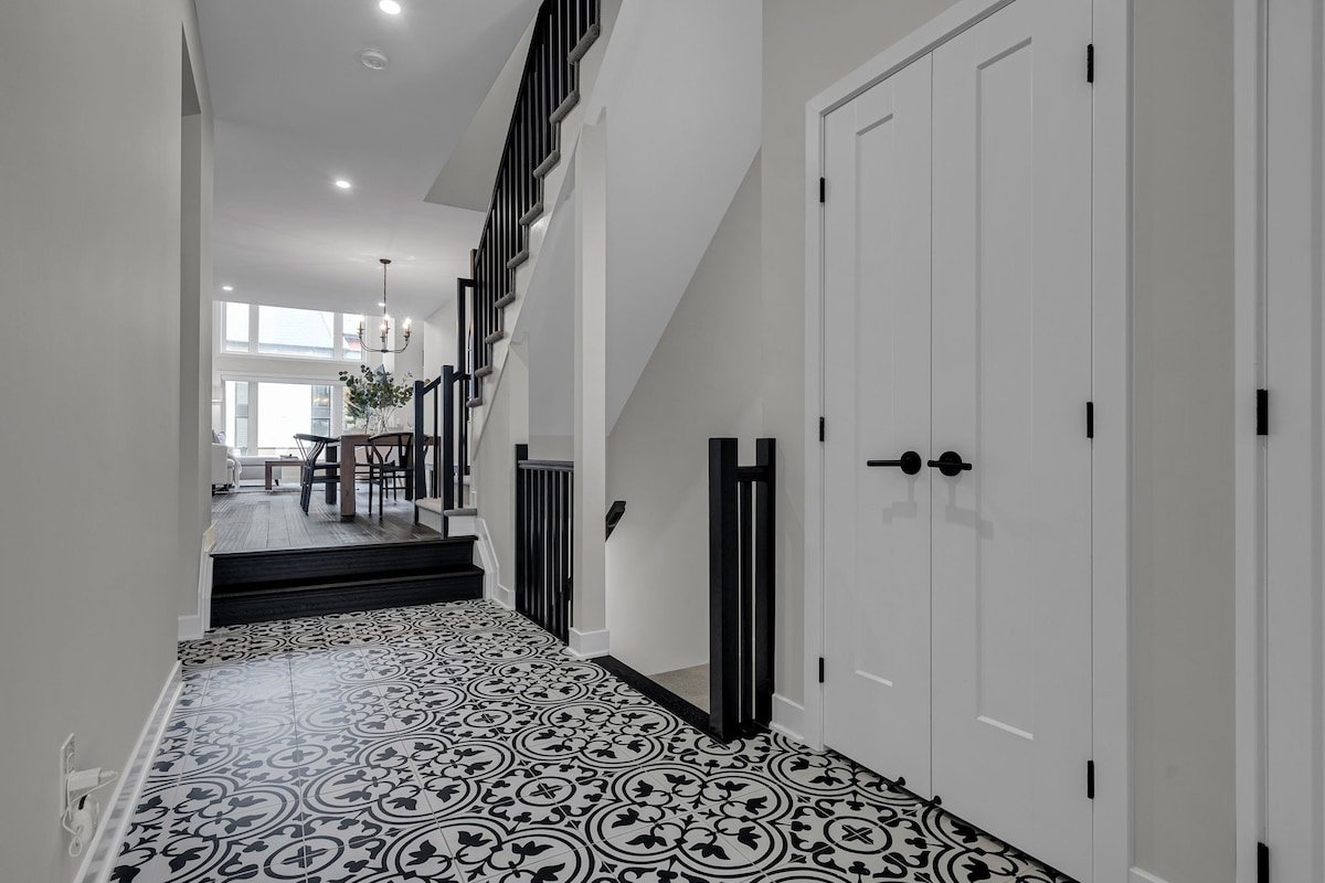 Luxury Beautiful Home in Ottawa! gallery image 4