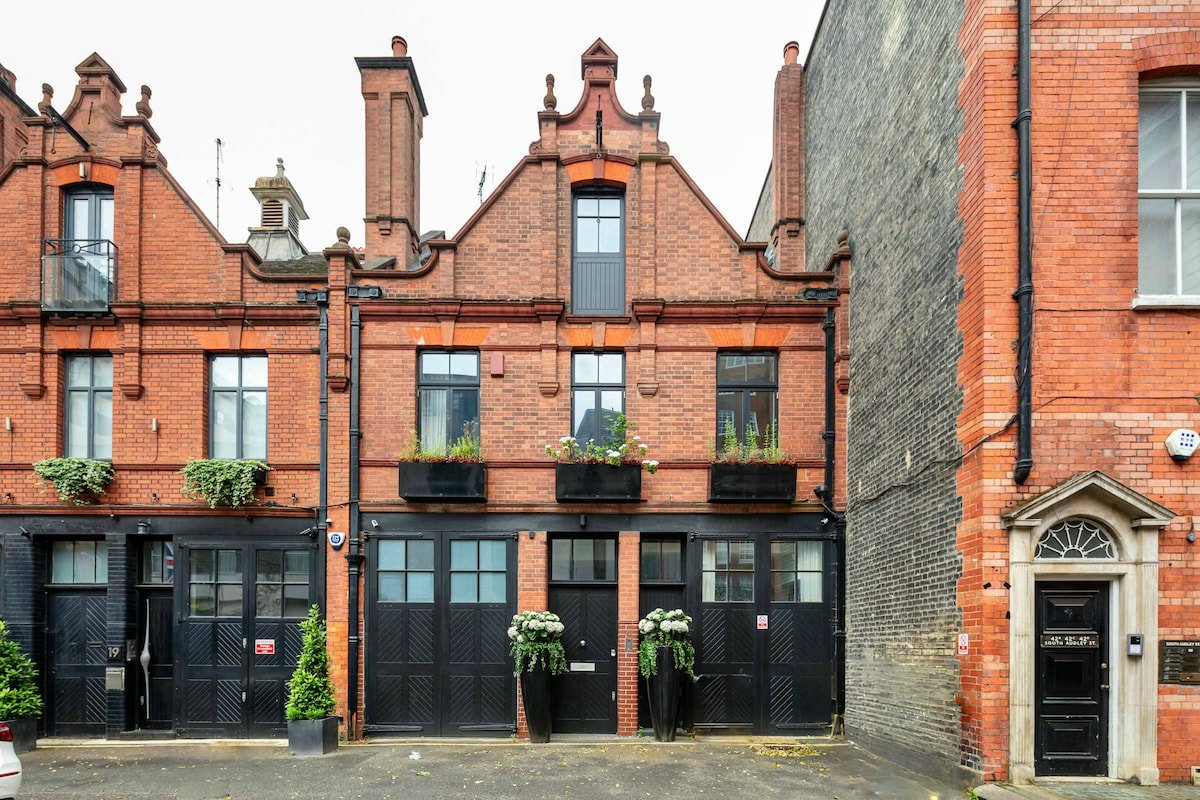 Grand Mayfair House | AC – Garage – Cinema – Sauna