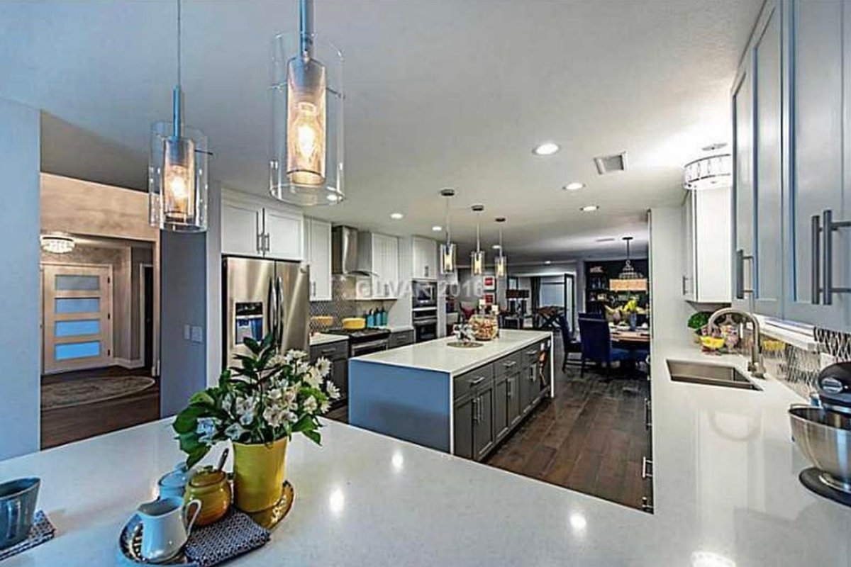 Gorgeous HGTV Property Brothers 5 bed home w/ pool