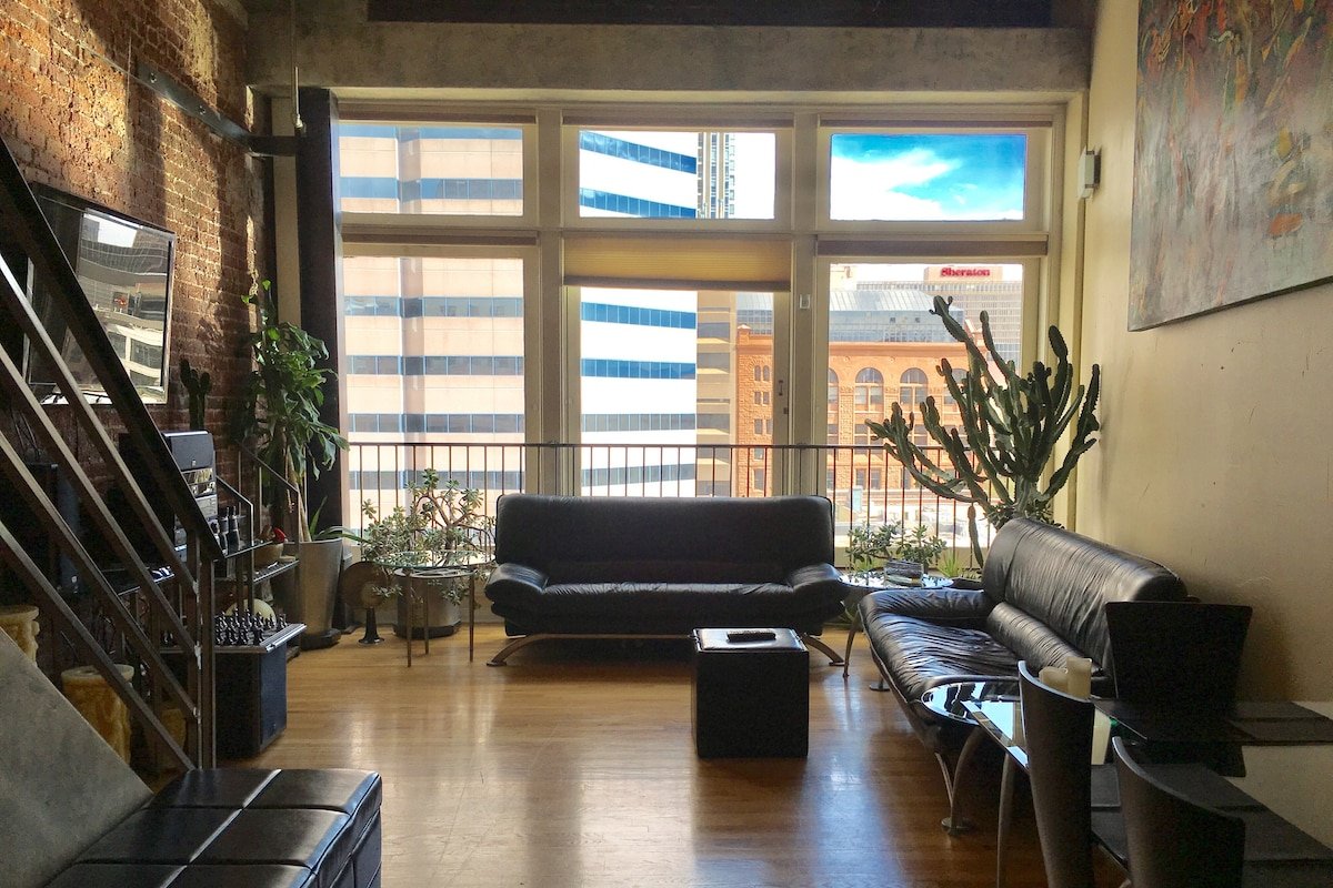 Urban Retreat in Heart of Convention Center Dist gallery image 2