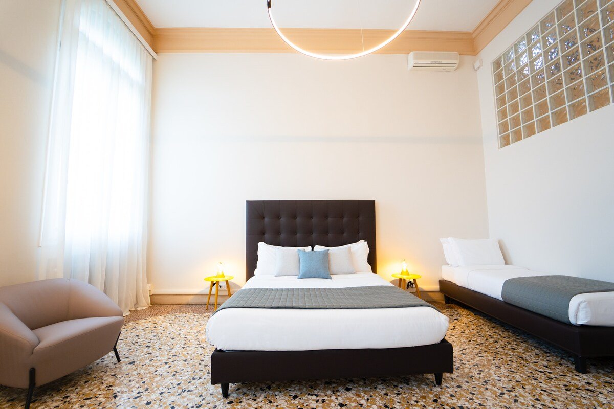 Elegance Calatrava – Apartment in Venetian Palazzo gallery image 3