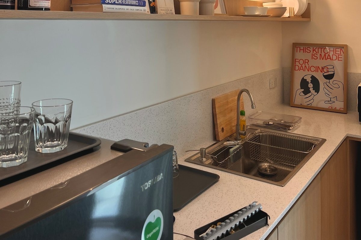 Slaap36 | 5BR Home, BTS Ari & Parking, Walk 3min gallery image 5