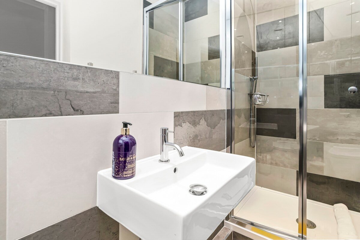 Stunning 3 Bed Apartment | Paddington gallery image 5