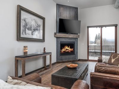 New! Downtown Whitefish with private hot tub
