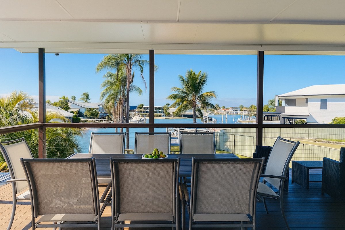 Minyama Waterfront | Pool, Pontoon & Pizza Oven! gallery image 2