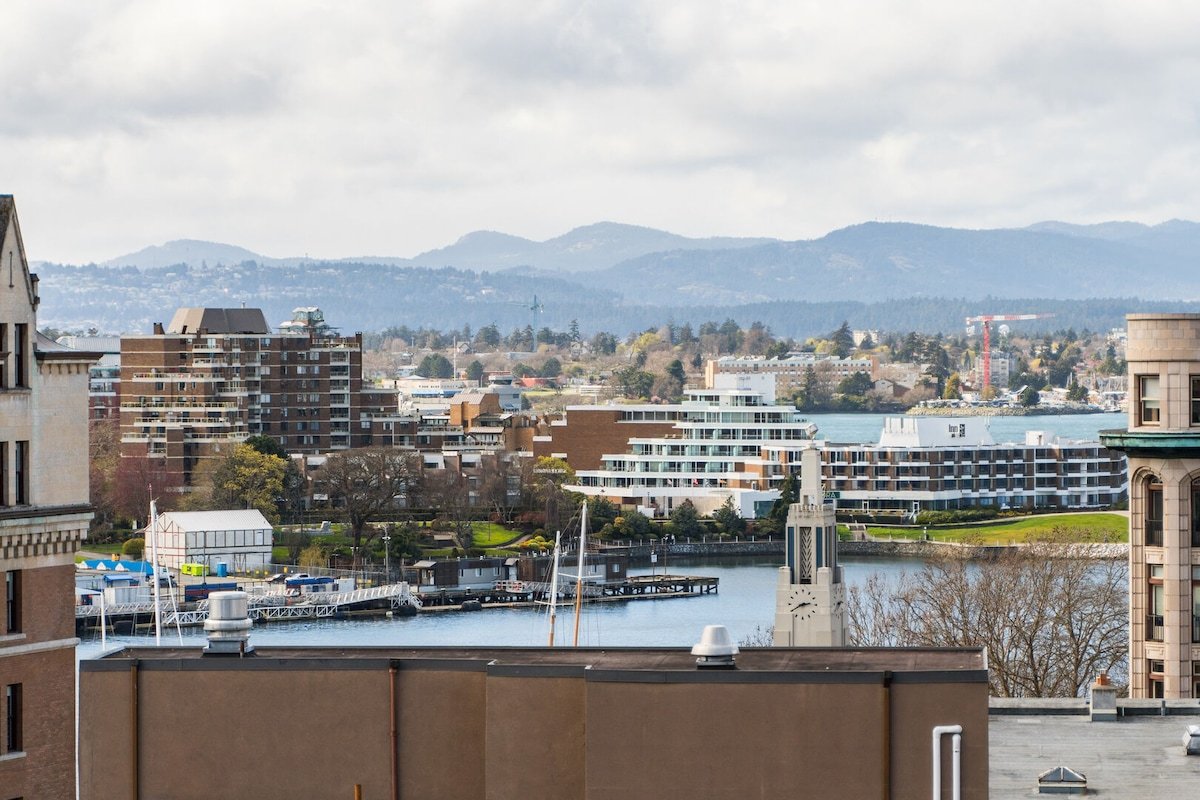 Waterfalls Hotel Luxury Suite gallery image 4