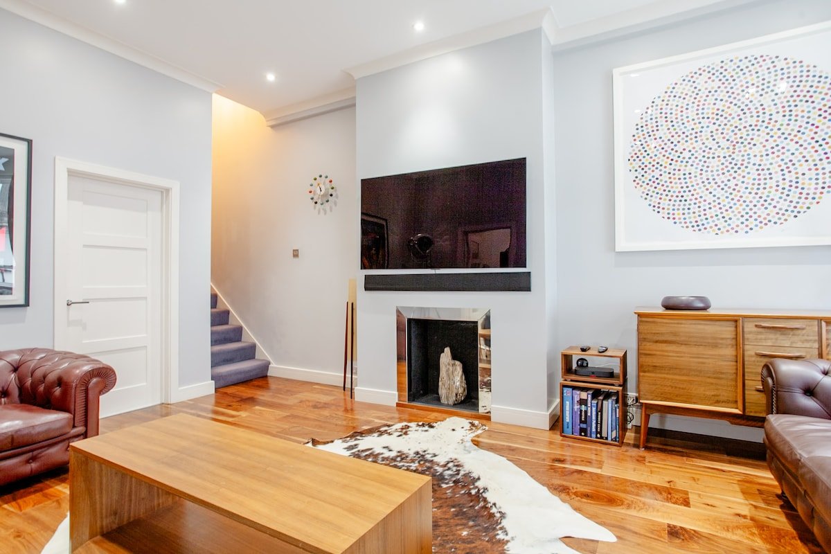 Central London Mid-Century Mews House. 2 bed, 2 ba gallery image 4