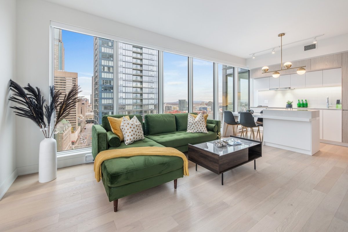 Sleek 2BR + Study in the Entertainment District gallery image 2