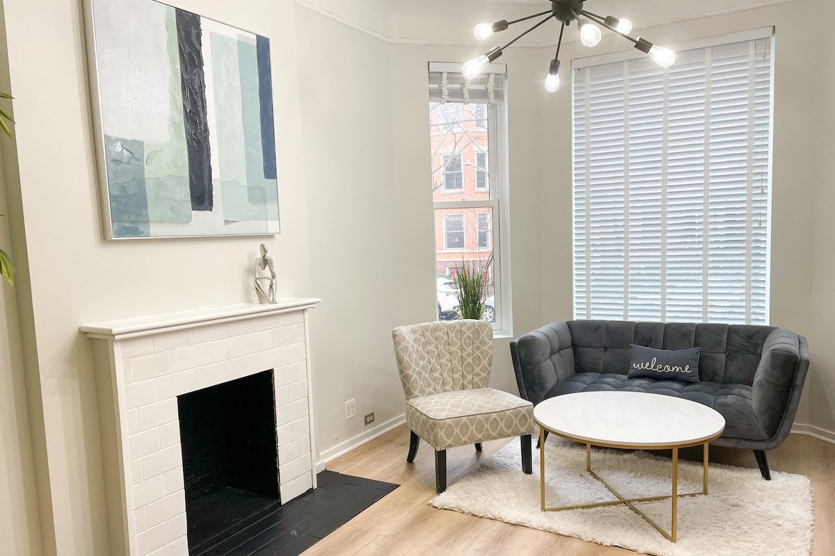 Wrigleyville Friends Unit gallery image 4