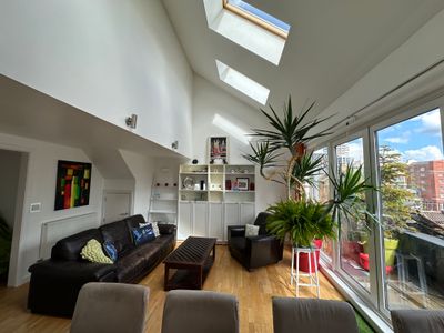 Huge 4 bedroom City Centre Penthouse + 2xParking