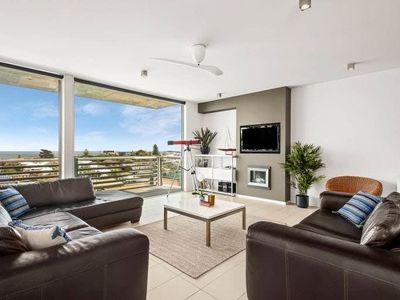 Seaside Luxury: Panoramic Views in Heart of Town