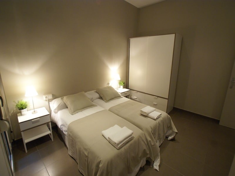 Apart. Familiar en Bcn Centro para 10 personas. gallery image 3