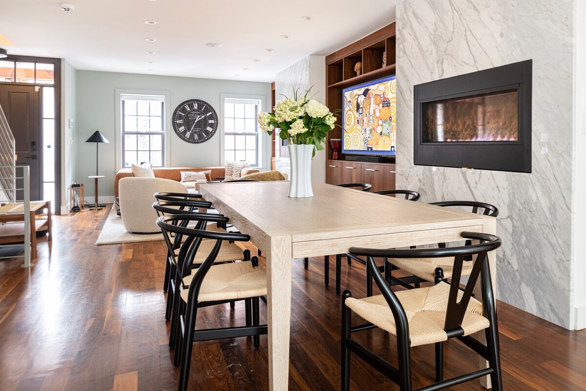 Luxurious & Spacious Townhome gallery image 5