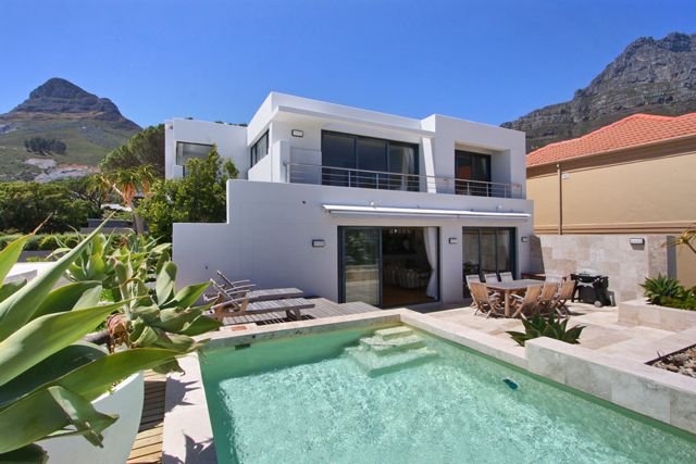 Camps Bay Villa – UPS (no load shedding) gallery image 3
