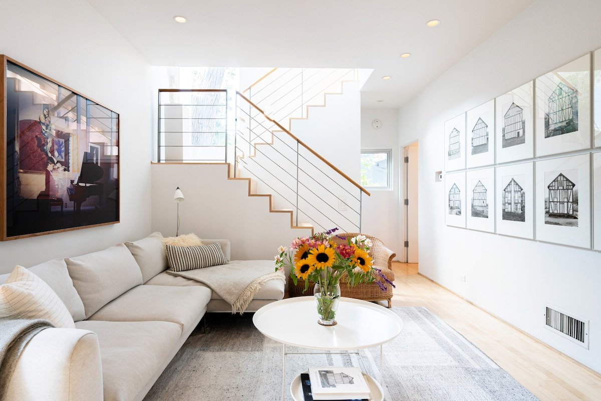 Ideal Modern Beach Home Away from Home gallery image 2