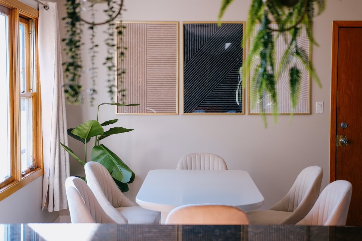 3BR Modern Apt • Gym • Workspace • Quiet Location gallery image 4