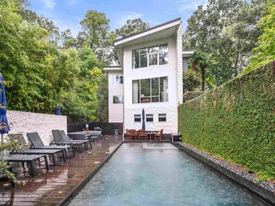 Luna De Lenox- 5BR Designer Gem, Pool, Sleeps 10