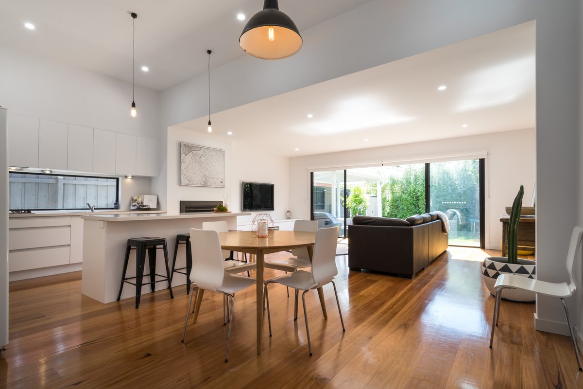 4BR Home, Top Family Area, Easy City Train Access