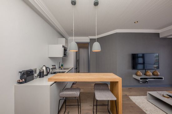 Photo 5 of Seasons Find The Bay accommodation in Camps Bay, Cape Town with 1 bedrooms and 1 bathrooms