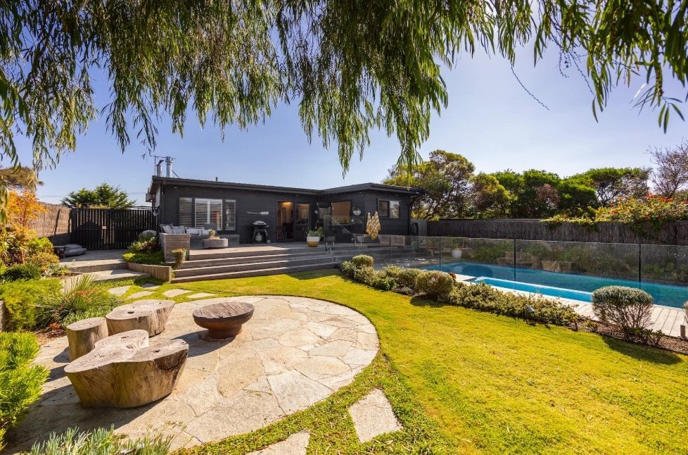 *Quay*Walk to beach Gas Heated Pool Spa Trampoline gallery image 4