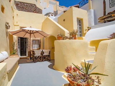 Zoe Aegeas private cave villa