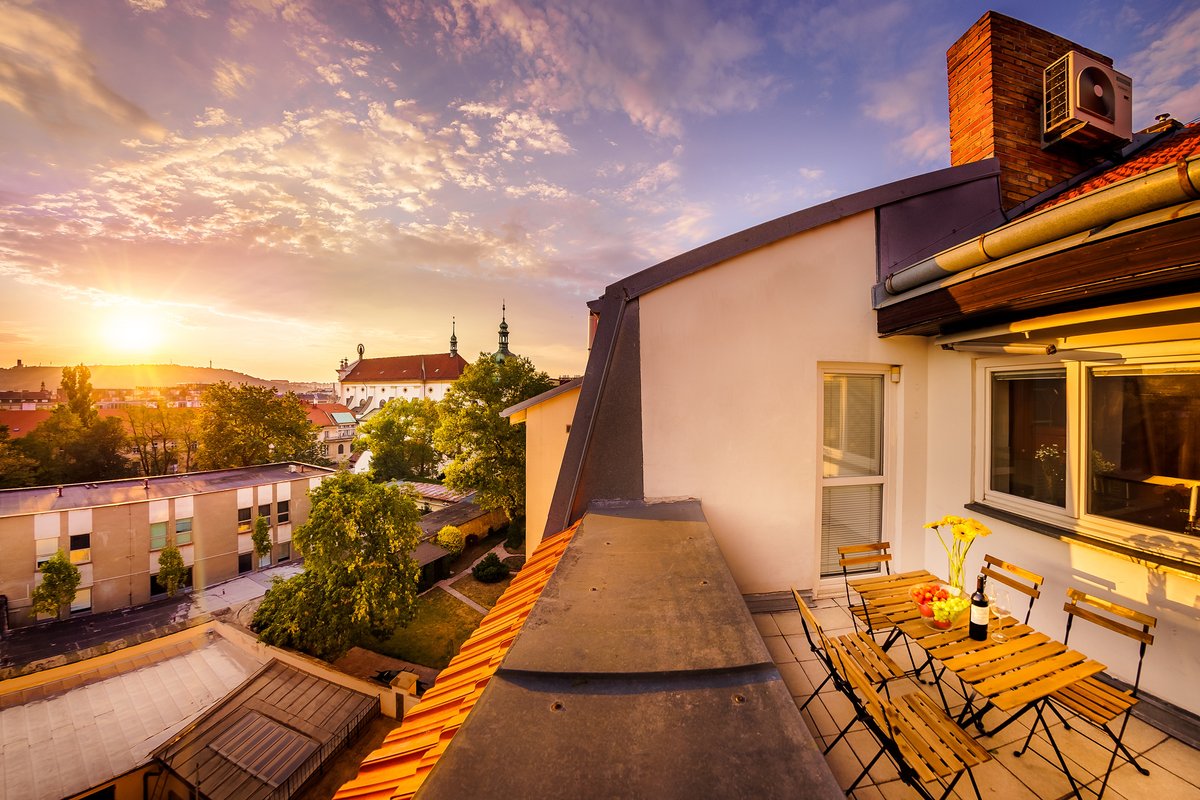 HOME ALONE 5BR+3BATH Penthouse in center of Prague