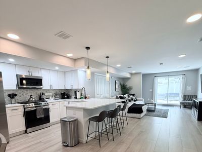 New luxurious 3 BR 2.5BA Duplex W/Backyard