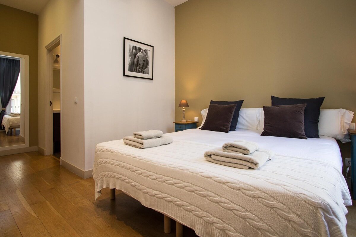 Deluxe three bedrooms apartment gallery image 5