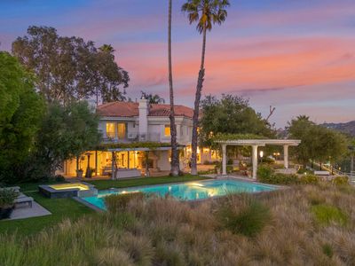 Tarzana Designer Villa w/ Luxe Vibes Outdoor Haven