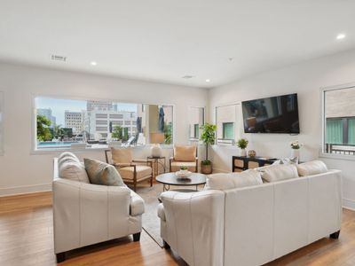 Elegant 5BD Unit, Walk to French Quarter + Pool