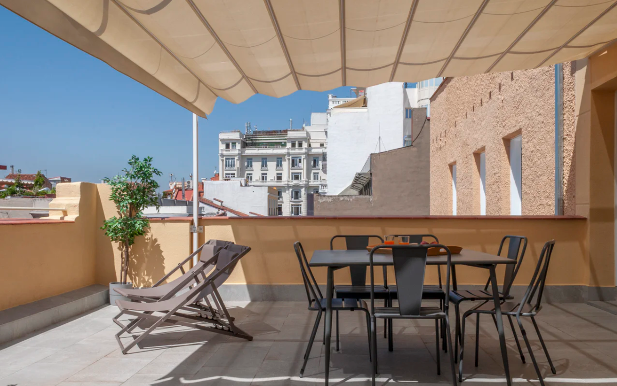 PENTHOUSE 3 BR, 3 BA & 30M2 TERRACE