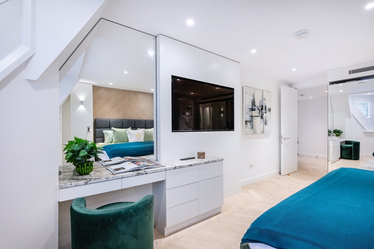 The Opera House Penthouse with Terraces gallery image 3