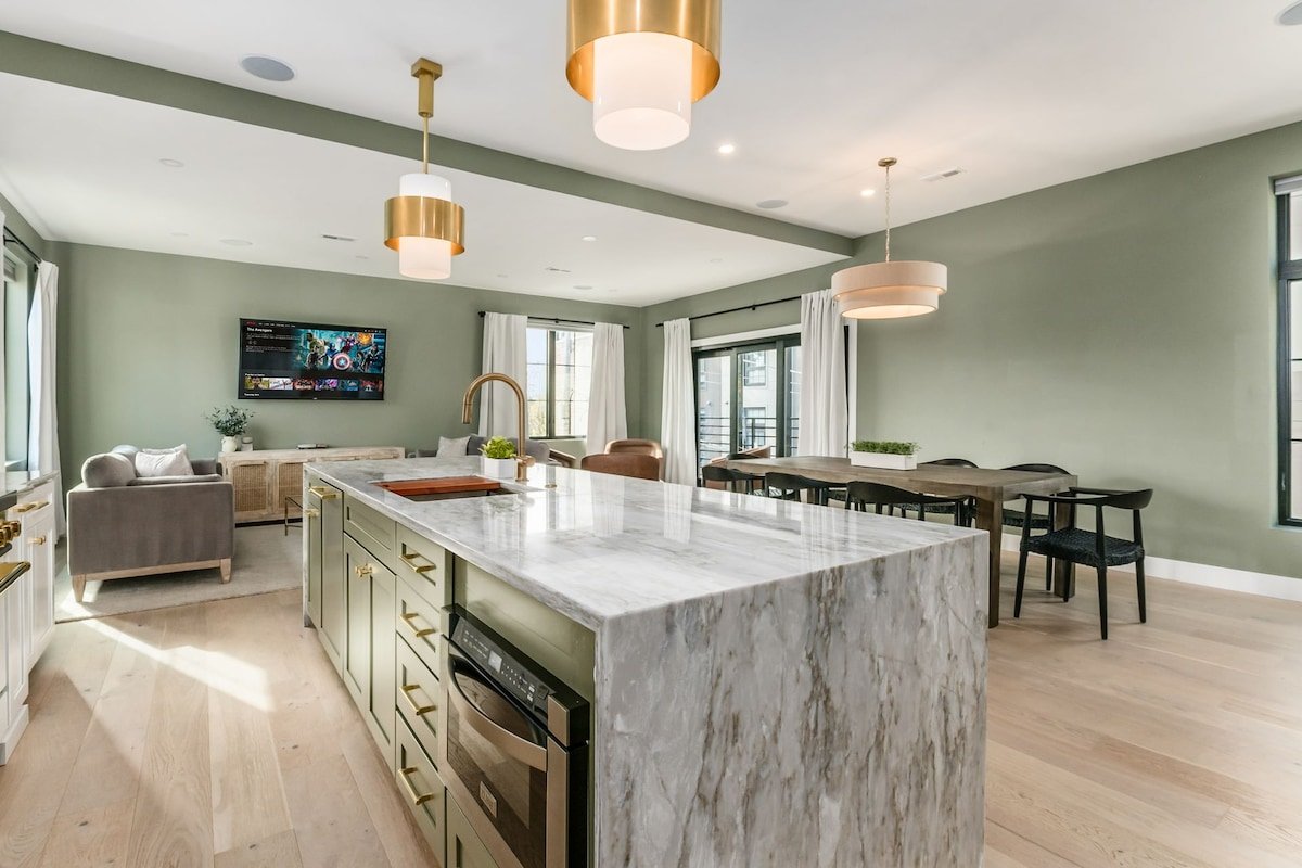 High-End New Build w/ City Views gallery image 2