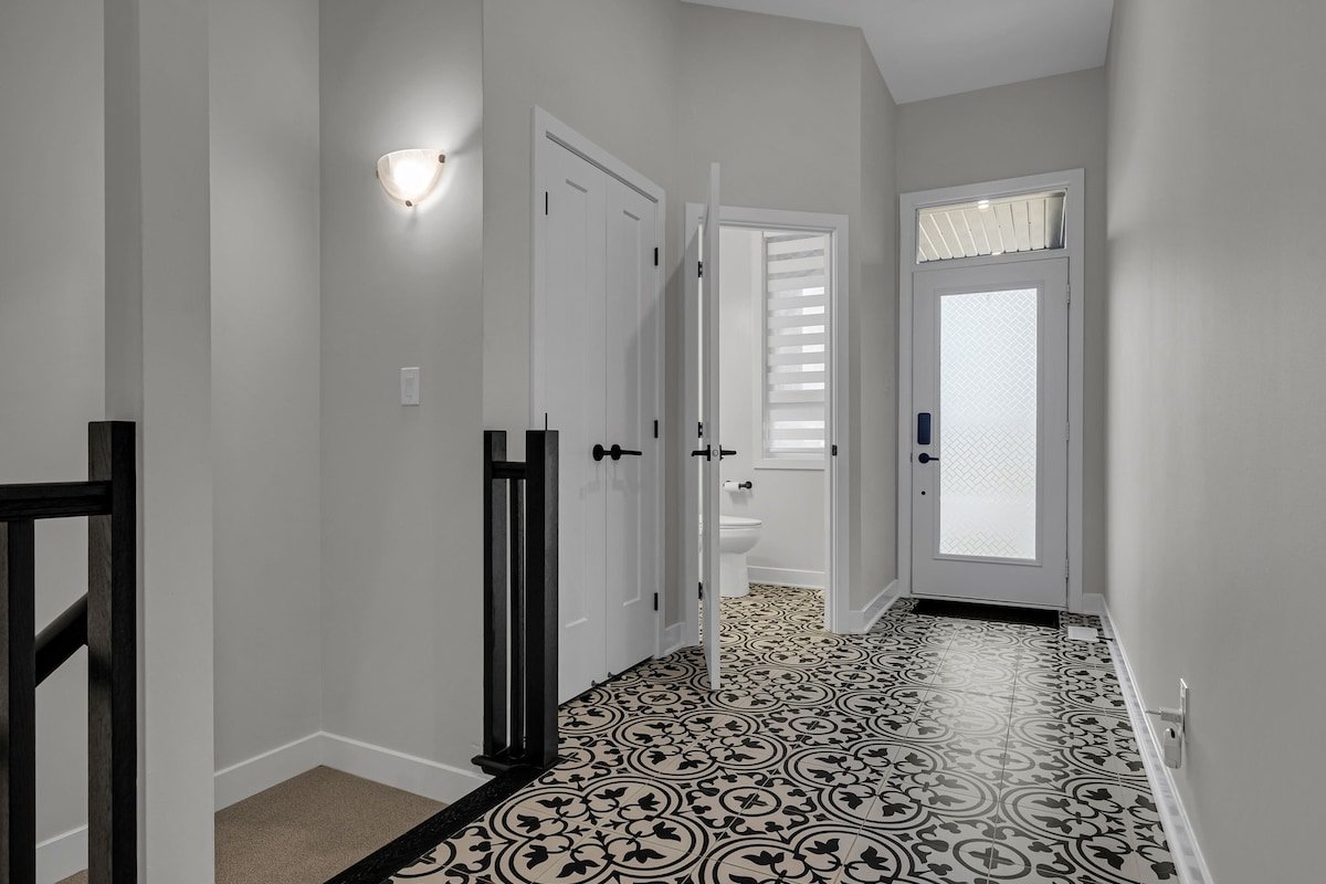 Luxury Beautiful Home in Ottawa! gallery image 3