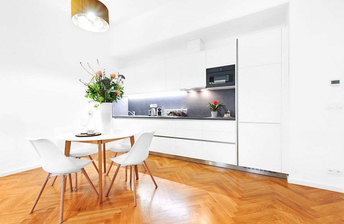 Bright Old Town 2-bedroom Apartment w/ balcony 3H gallery image 4