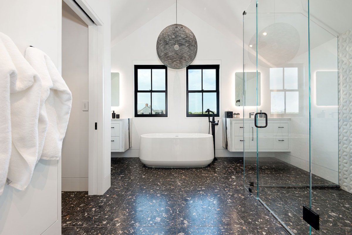 Nantucket’s Ultimate Compound gallery image 3