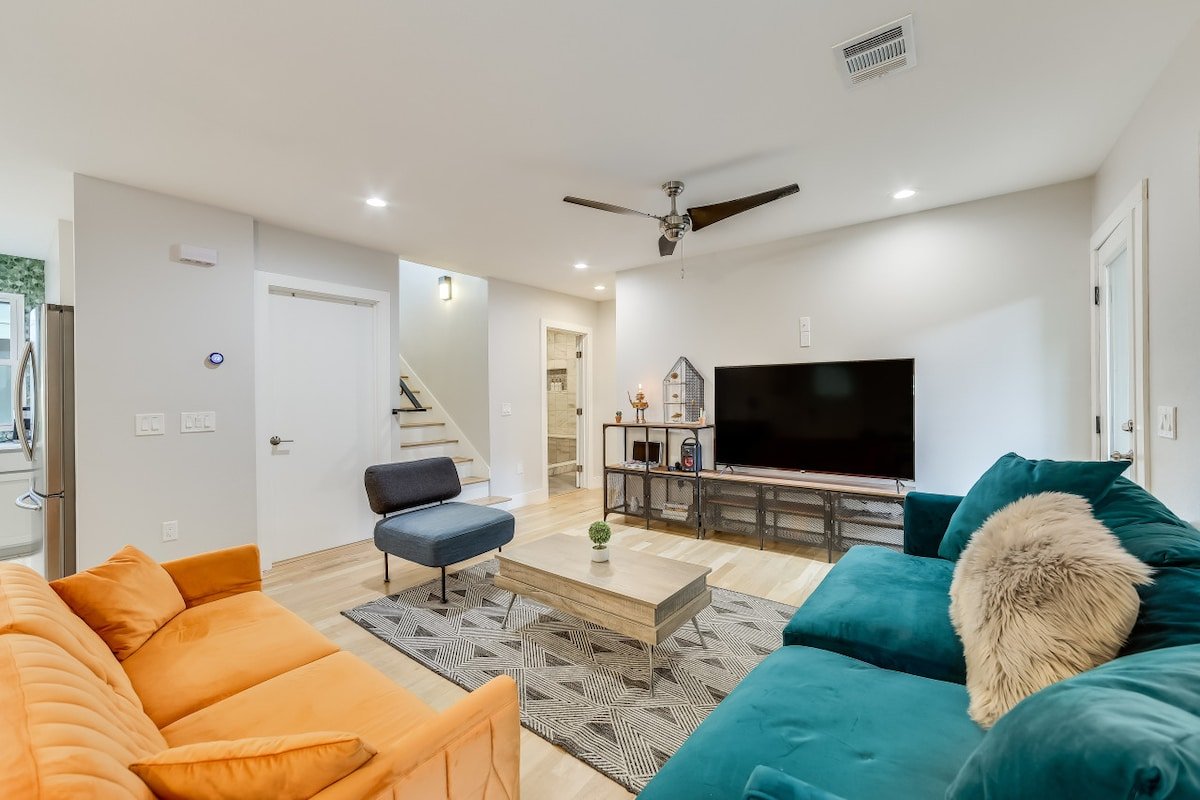 Walk to Rainey & 6th – Pool, Fun for Groups! gallery image 5