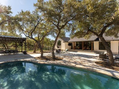 Secluded Hill Country Luxe: Vibes, Pool, Best Spot