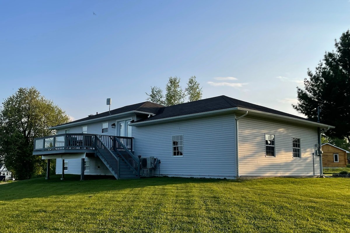 O’Neill’s Coastal Airbnb – with hot tub! gallery image 5