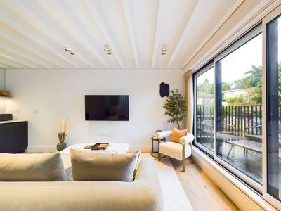 Stunning Mews House overlooking Regent’s Canal