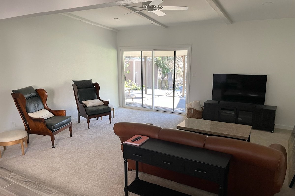 Kid-friendly, 3 Bedroom w/ Greenbelt Views gallery image 4