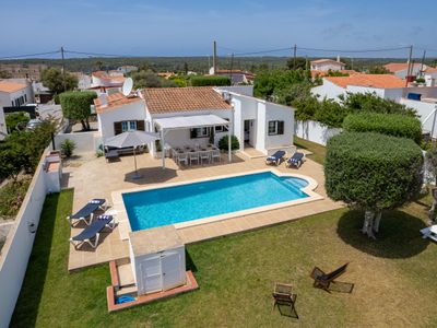 Private villa w/ large pool close to beach & shops