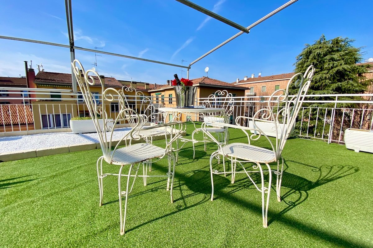 Attico Costa 17 [5 minuti a piedi dalla stazione] gallery image 4